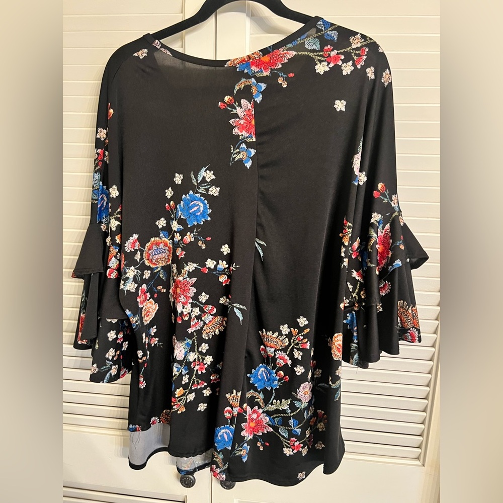 Floral Black Women's Top - Picture 3 of 3